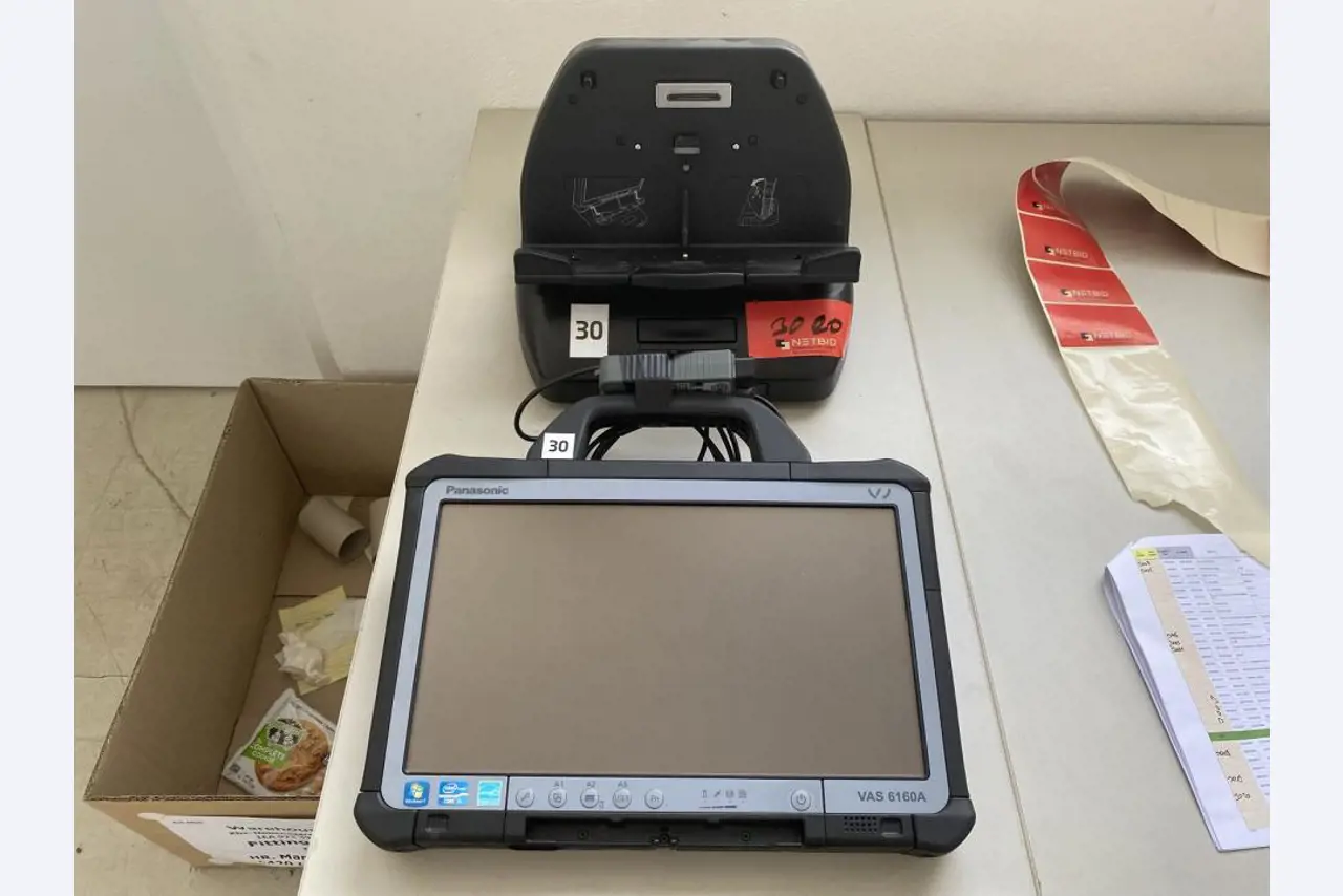 Metallbearbeitungsmaschinen und Arbeitsausrüstung (Sicherheitsschuhe)-1